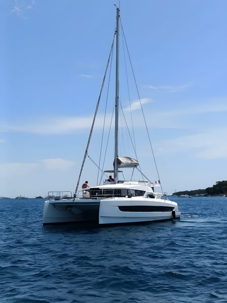 Cannes Catamaran Cabine 4  Couchettes 8  Invités 8  12.85 m Numéro de l'annonce: #21719