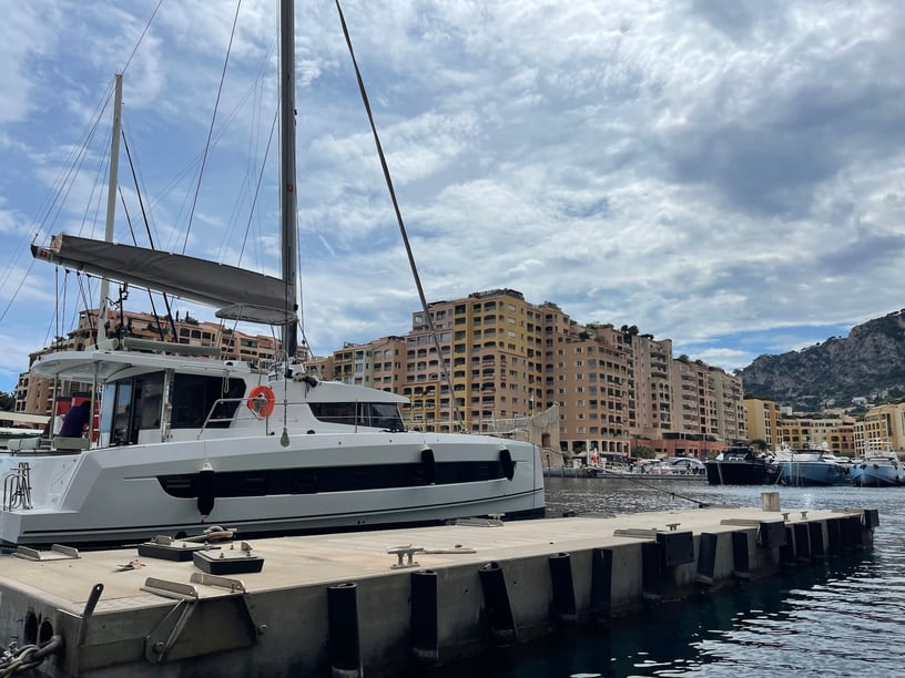 Cannes Catamaran Cabine 4  Couchettes 8  Invités 8  12.85 m Numéro de l'annonce: #21719 3