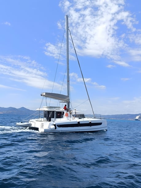 Cannes Catamaran Cabine 4  Couchettes 8  Invités 8  12.85 m Numéro de l'annonce: #21719 4