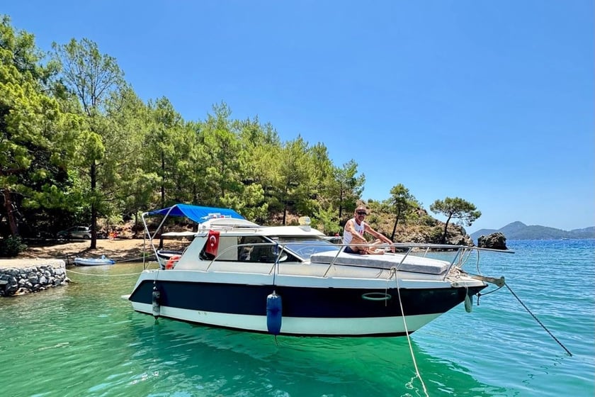 Gocek Bateau à moteur Cabine 2  Couchettes 3  Invités 3  8 m Numéro de l'annonce: #21722