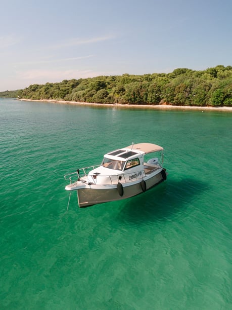 Pula Motorboat 1 cabin 3 berths 7 guests 7.2 m Listing Number: #21724 5