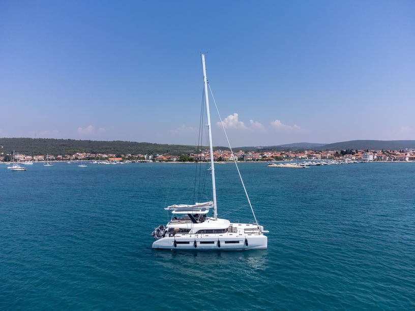 Split Catamaran 4 cabin 8 berths 8 guests 20.55 m Listing Number: #21771 3