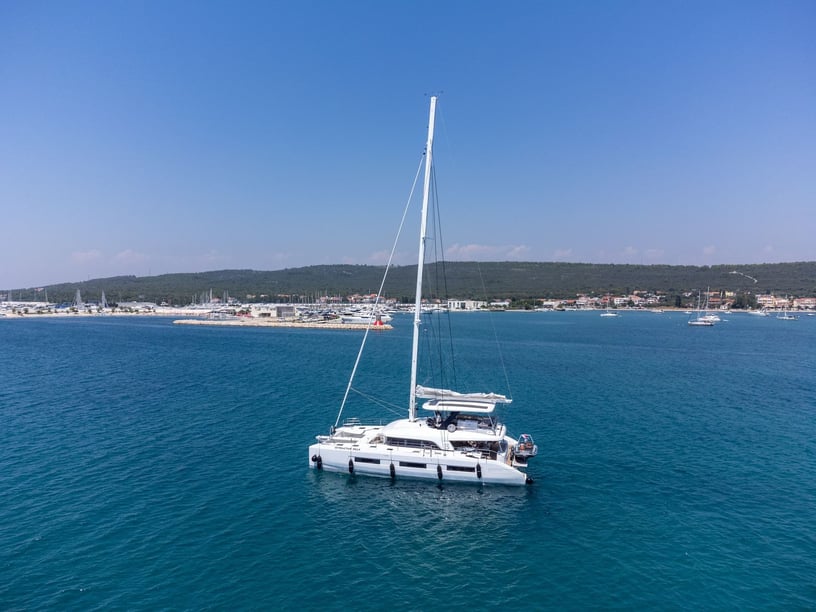 Split Catamaran 4 cabin 8 berths 8 guests 20.55 m Listing Number: #21771 4