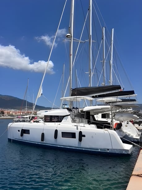 Ajaccio Catamarán Cabina 6  12  literas 12  invitados 12.8 m Número de anuncio: #21782