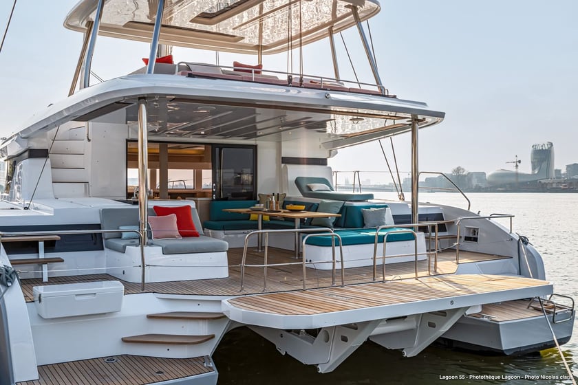 Athens Catamaran 4 cabin 8 berths 8 guests 16.9 m Listing Number: #21783 4