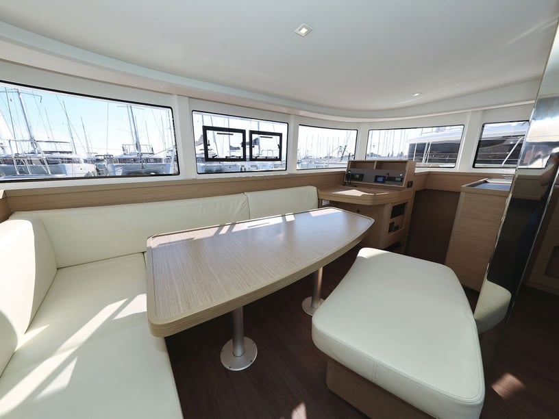 Sukosan Catamaran Cabine 6  12  slaapplaatsen 12  gasten 12.94 m Lijstnummer: #21784 4