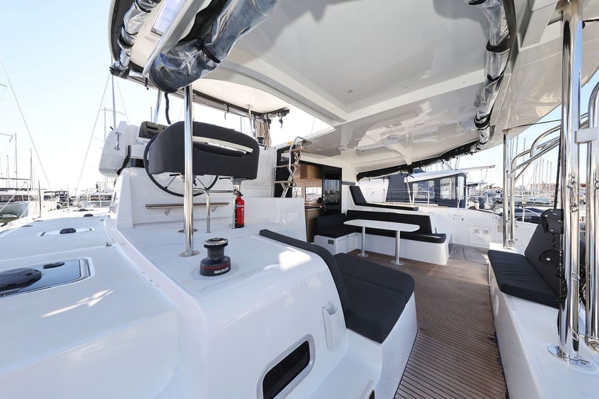 Sukosan Catamaran Cabine 6  12  slaapplaatsen 12  gasten 12.94 m Lijstnummer: #21784 5