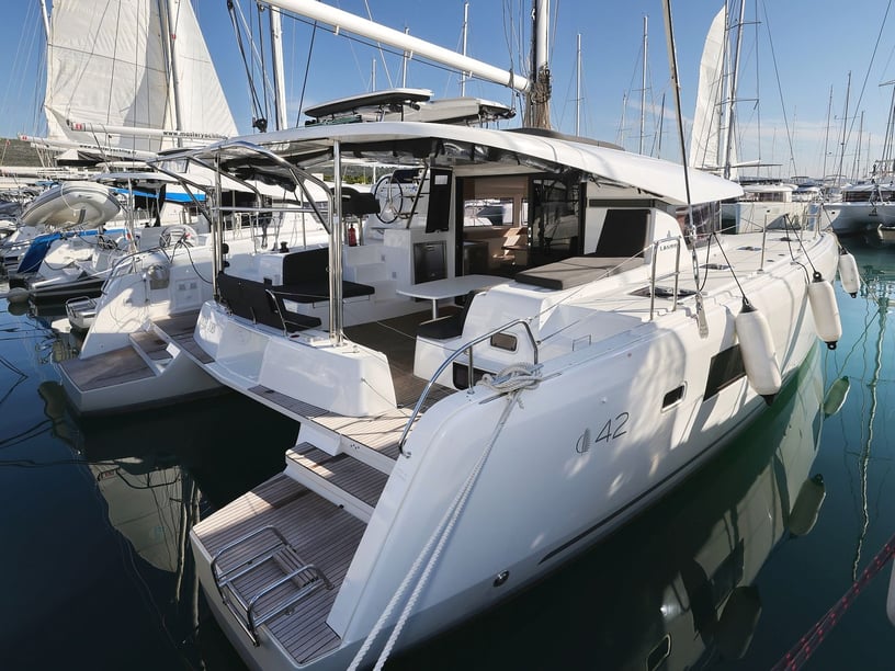 Sukosan Catamaran Cabine 6  12  slaapplaatsen 12  gasten 12.94 m Lijstnummer: #21784