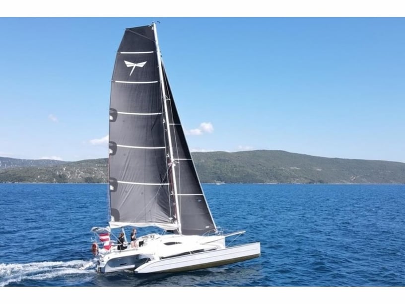 Sistiana Yacht 2 cabin 4 berths 4 guests 8.9 m Listing Number: #21785