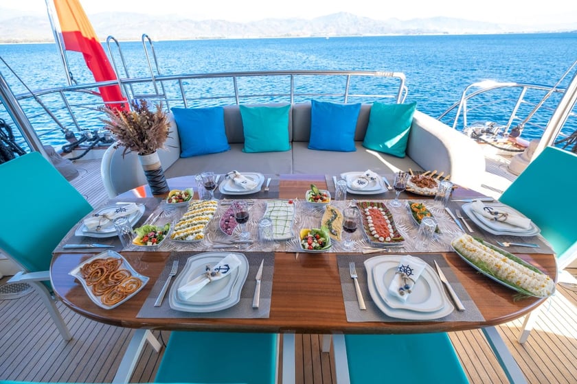 Fethiye Gulet Cabine 4  Couchettes 8  Invités 8  28 m Numéro de l'annonce: #21819 5