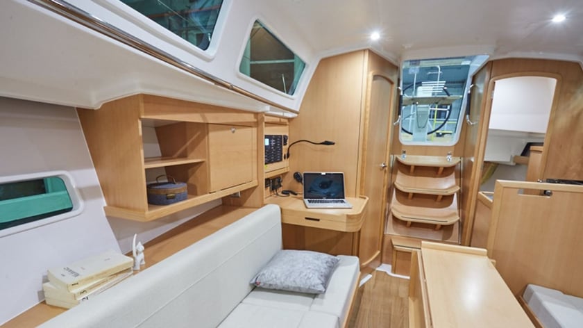 Cannigione Zeilboot Cabine 2  6  slaapplaatsen 6  gasten 9.99 m Lijstnummer: #2187 4