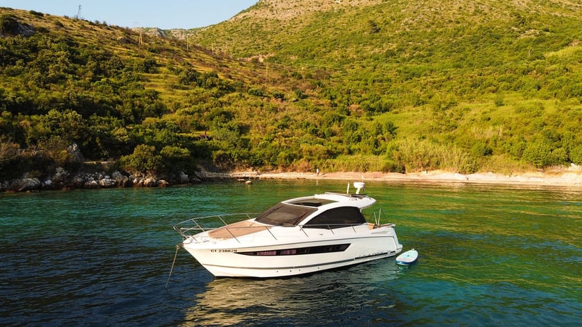 Dubrovnik Motor Yacht 3 cabin 4 berths 7 guests 10.85 m Listing Number: #21875 2