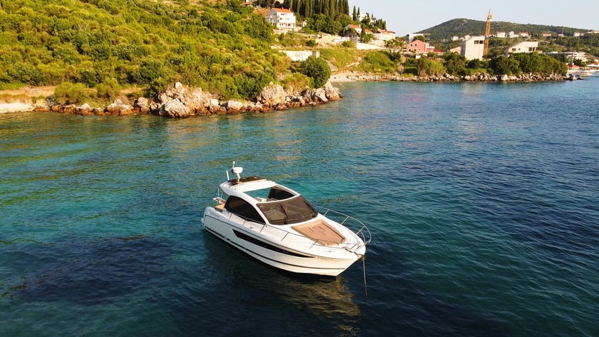 Dubrovnik Motor Yacht 3 cabin 4 berths 7 guests 10.85 m Listing Number: #21875 3