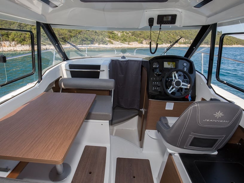 Pula Motorboat 1 cabin 4 berths 4 guests 7.95 m Listing Number: #21876 2