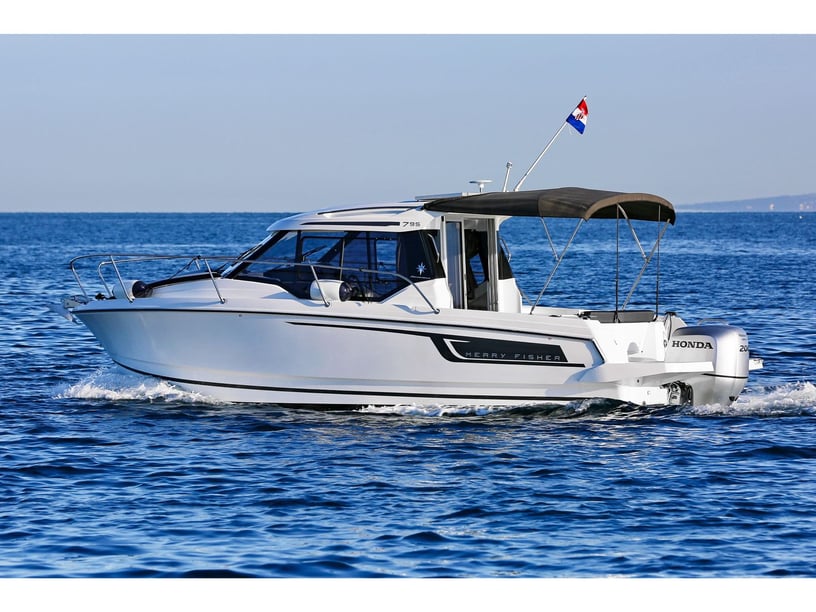 Pula Motorboat 1 cabin 4 berths 4 guests 7.95 m Listing Number: #21876