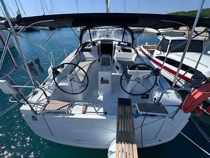 Sukošan Sailboat 2 cabin 6 berths 6 guests 10.77 m Listing Number: #21892