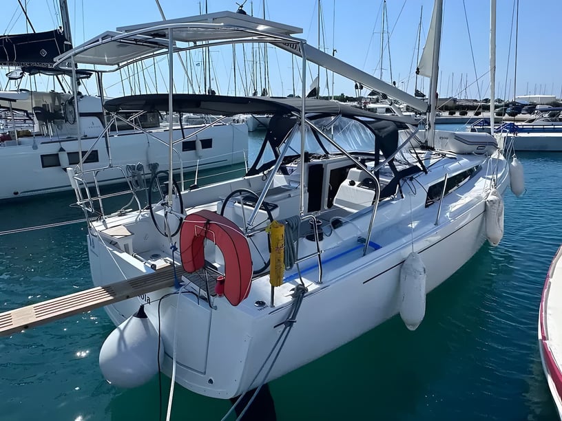 Sukošan Sailboat 2 cabin 6 berths 6 guests 10.77 m Listing Number: #21892 4