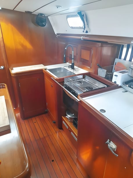 Admiraliteitsbaai Zeilboot Cabine 3  6  slaapplaatsen 6  gasten 15 m Lijstnummer: #21929 4