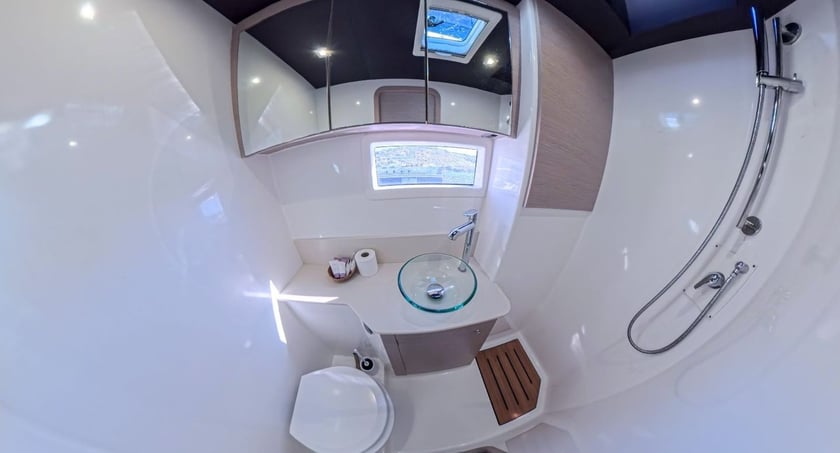 Primošten Catamaran 6 cabin 12 berths 12 guests 14.7 m Listing Number: #21942 3