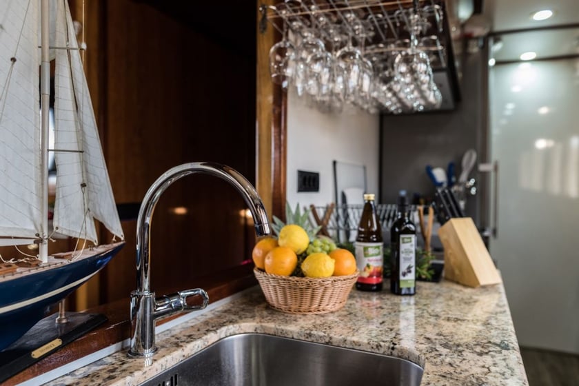 Spalato Caicco cabina 5  cuccette 10  10  ospiti 26 m Numero dell'inserzione: #21962 4