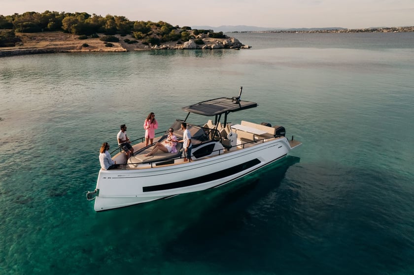 Athènes Bateau à moteur Cabine 2  Couchettes 4  Invités 10  11.2 m Numéro de l'annonce: #21976 3