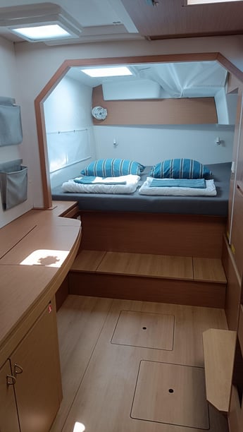 Dubrovnik Catamaran 5 cabin 10 berths 10 guests 11.33 m Listing Number: #21982 4