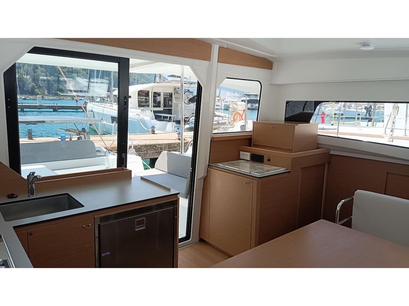 Dubrovnik Catamaran 5 cabin 10 berths 10 guests 11.33 m Listing Number: #21982 2