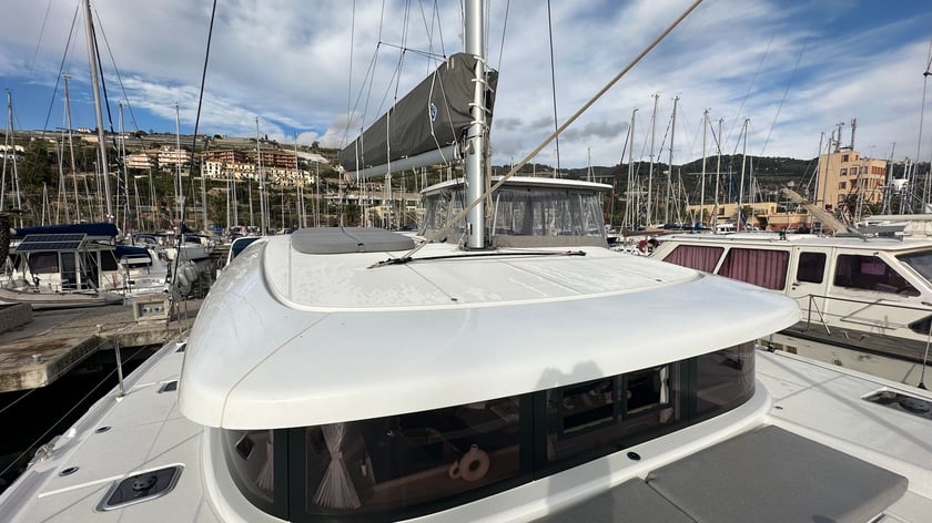 Portisco Catamaran 4 cabin 8 berths 8 guests 12.8 m Listing Number: #21983 5