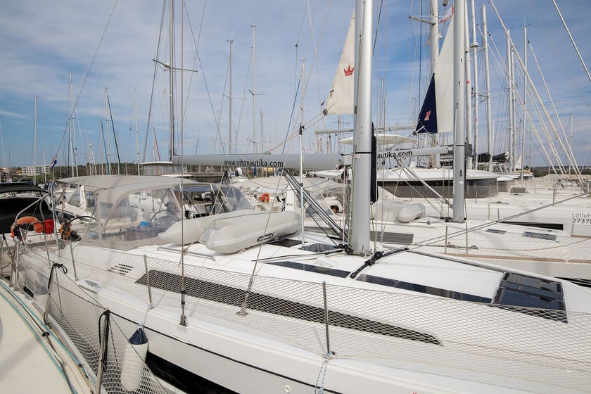 Pomer Zeilboot Cabine 5  10  slaapplaatsen 10  gasten 14.6 m Lijstnummer: #22008 4