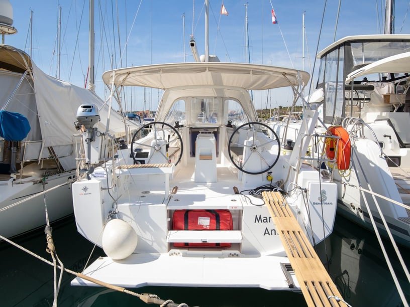 Pomer Zeilboot Cabine 3  6  slaapplaatsen 6  gasten 10.45 m Lijstnummer: #22014