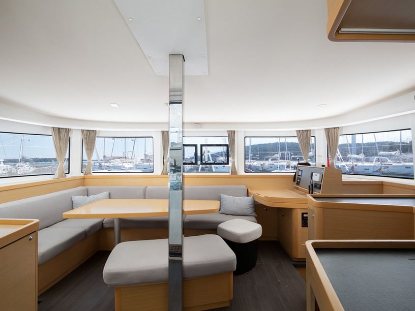 Pomer Catamaran Cabine 4  8  slaapplaatsen 8  gasten 12.8 m Lijstnummer: #22015 2