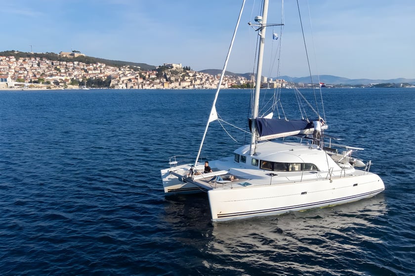 Pomer Catamaran 6 cabin 12 berths 12 guests 11.55 m Listing Number: #22020