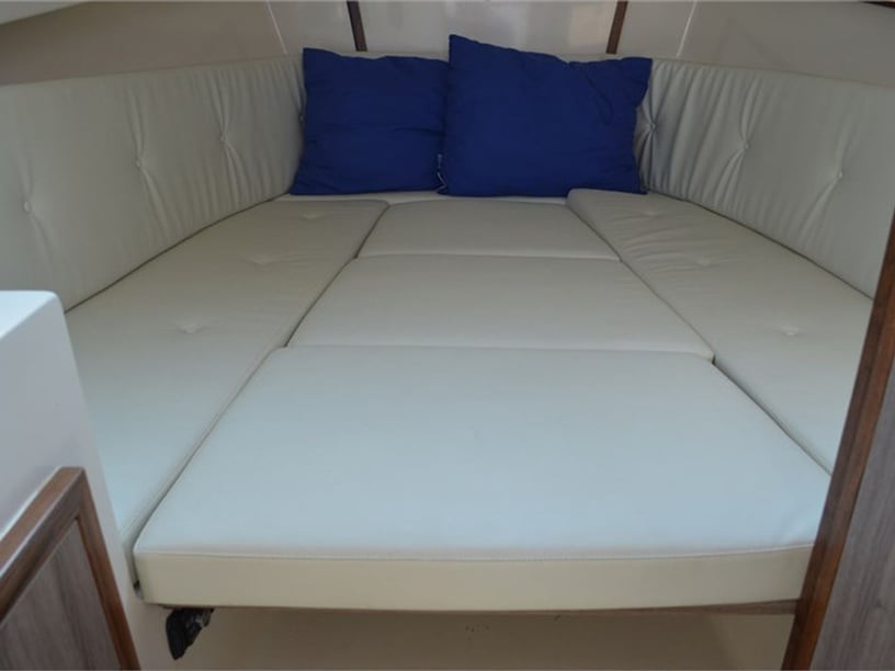 Drachten Motorboot Cabine 1  2  slaapplaatsen 2  gasten 7.5 m Lijstnummer: #22035 2