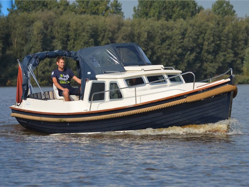 Drachten Motorboot Cabine 1  2  slaapplaatsen 2  gasten 7.5 m Lijstnummer: #22035