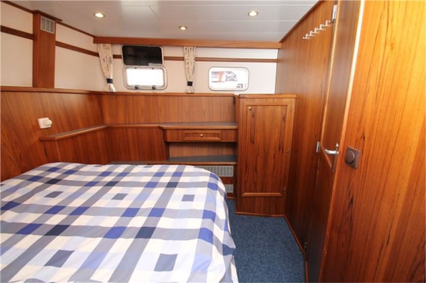 Woudsend Bateau à moteur Cabine 2  Couchettes 4  Invités 4  11.3 m Numéro de l'annonce: #22039 5