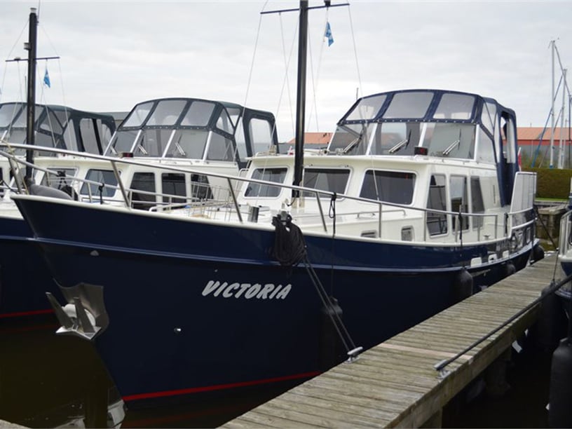 Woudsend Motorboot Cabine 3  6  slaapplaatsen 4  gasten 13 m Lijstnummer: #22059