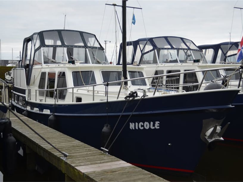 Woudsend Motorboot Cabine 1  2  slaapplaatsen 2  gasten 11.3 m Lijstnummer: #22061