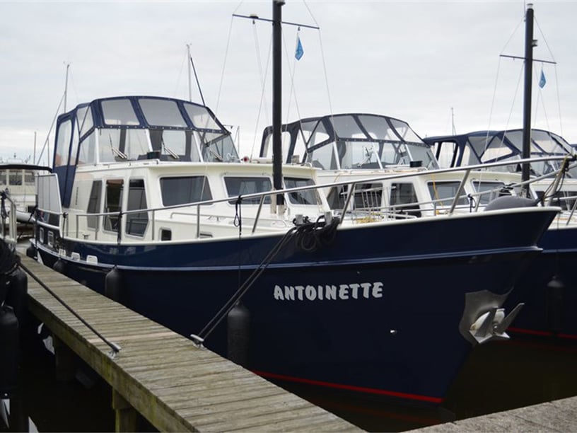 Woudsend Motorboot Cabine 3  6  slaapplaatsen 4  gasten 13 m Lijstnummer: #22063