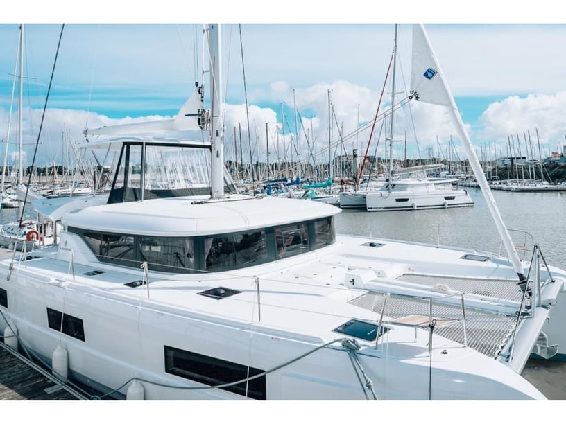 Martinica Catamarano cabina 4  cuccette 8  12  ospiti 13.96 m Numero dell'inserzione: #22076