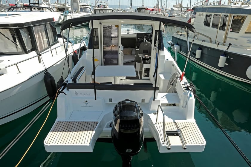 Split Motorboot 1 Kabine 4 Liegeplätze 4 Gäste 8.14 m Nummer des Inserats: #22081 5