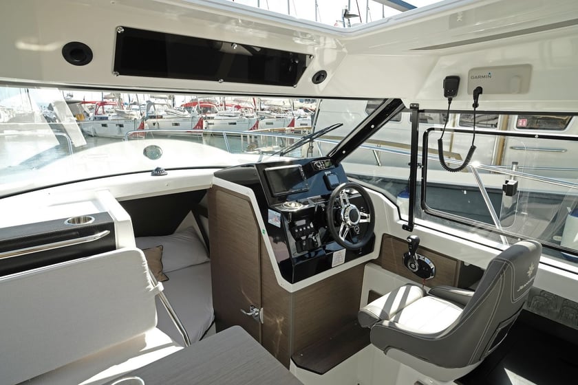 Spalato Motoscafo cabina 1  cuccette 4  4  ospiti 8.14 m Numero dell'inserzione: #22081 5