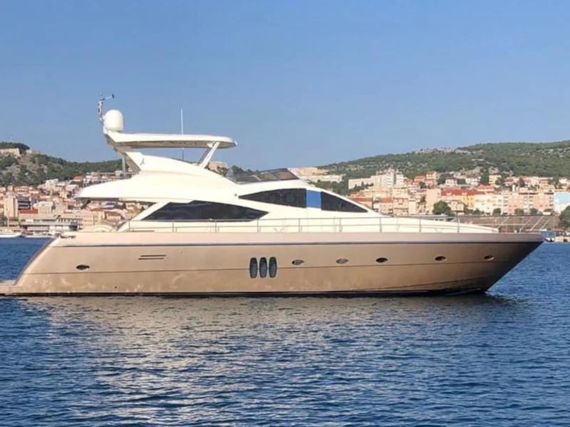 Kaštel Gomilica Yacht à moteur Cabine 4  Couchettes 8  Invités 8  21.7 m Numéro de l'annonce: #22117