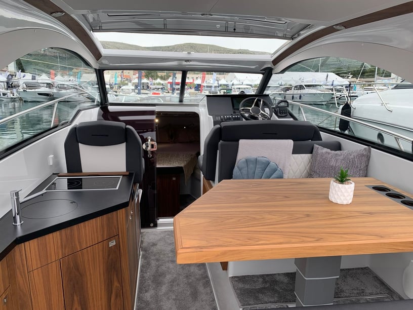 Trogir Bateau à moteur Cabine 2  Couchettes 4  Invités 6  8.8 m Numéro de l'annonce: #22127 4