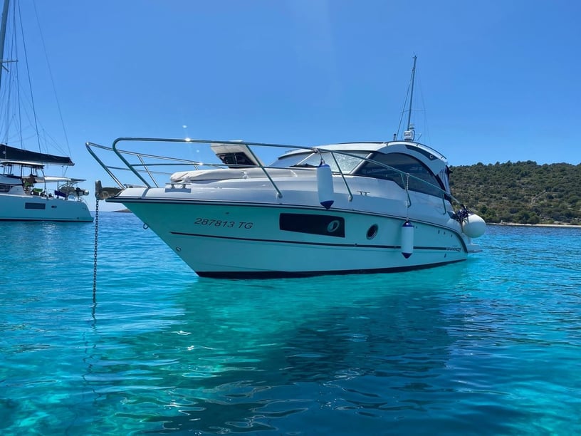 Trogir Bateau à moteur Cabine 2  Couchettes 4  Invités 6  8.8 m Numéro de l'annonce: #22127 2
