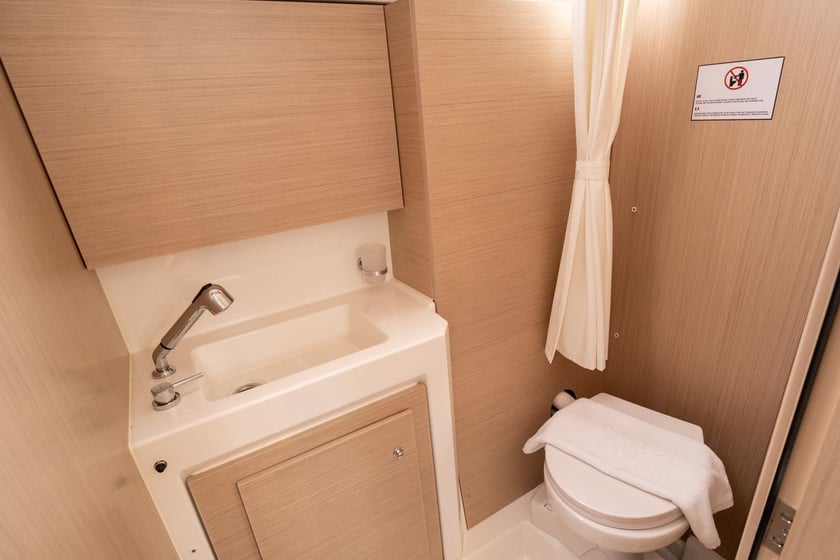 Salerno Barca a vela cabina 3  cuccette 8  8  ospiti 11.93 m Numero dell'inserzione: #22130 4