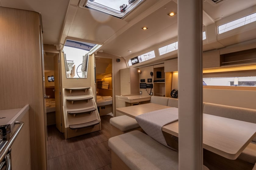 Salerno Barca a vela cabina 3  cuccette 8  8  ospiti 11.93 m Numero dell'inserzione: #22130 5