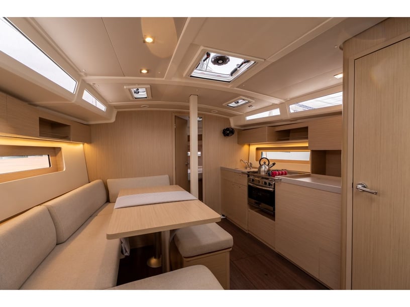 Salerno Barca a vela cabina 3  cuccette 8  8  ospiti 11.93 m Numero dell'inserzione: #22130 2