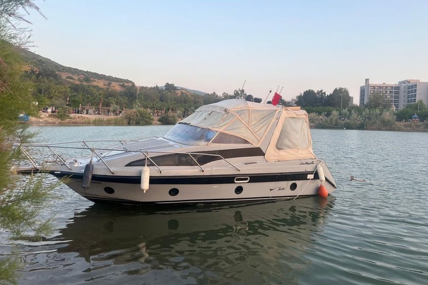 Kusadasi Motor Yacht 3 cabin 6 berths 8 guests 9 m Listing Number: #22137