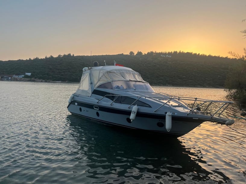 Kusadasi Yacht à moteur Cabine 1  Couchettes 6  Invités 8  9 m Numéro de l'annonce: #22137 2