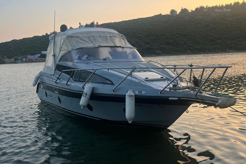 Kusadasi Motor Yacht 3 cabin 6 berths 8 guests 9 m Listing Number: #22137 3